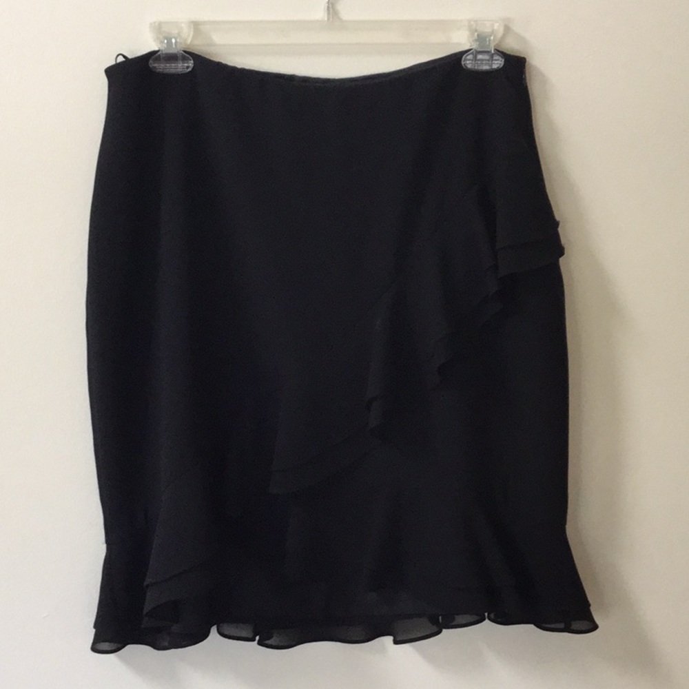 Black skirt with ruffle